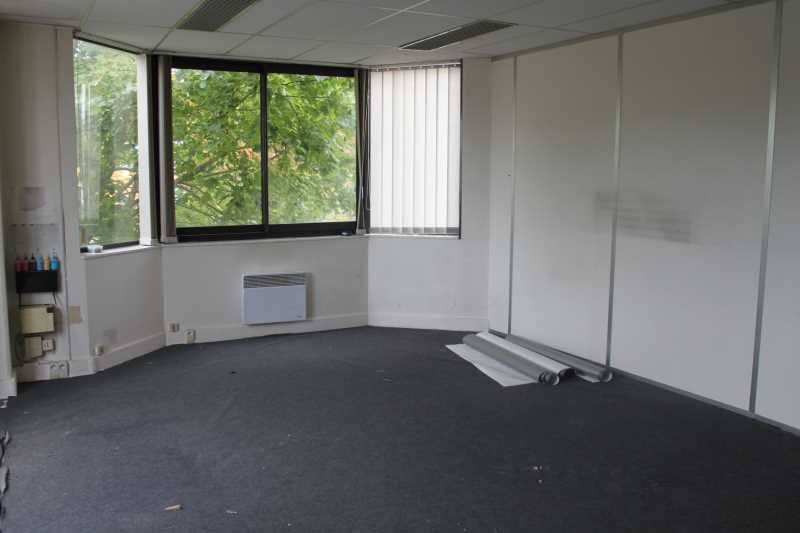 Photo du bien : à Louer Activités et Bureaux 77090 COLLEGIEN offre 763696