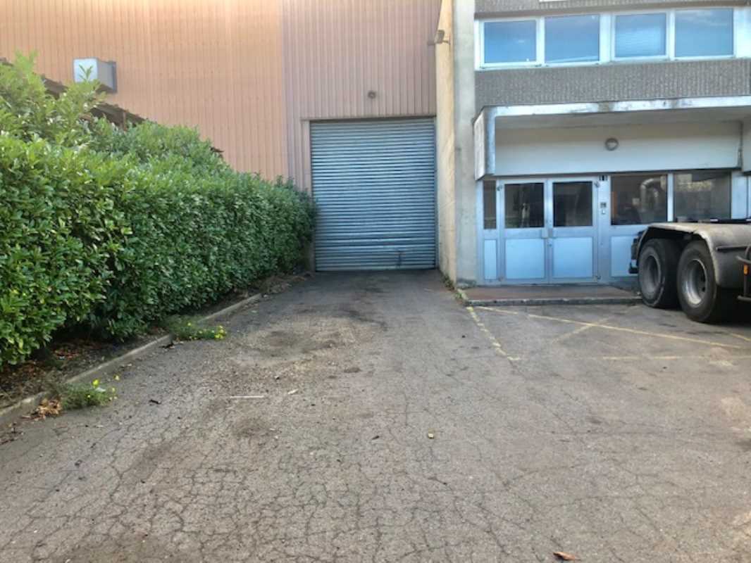 Photo du bien : à Vendre Locaux d'activité 95310 SAINT OUEN L'AUMONE offre (...)