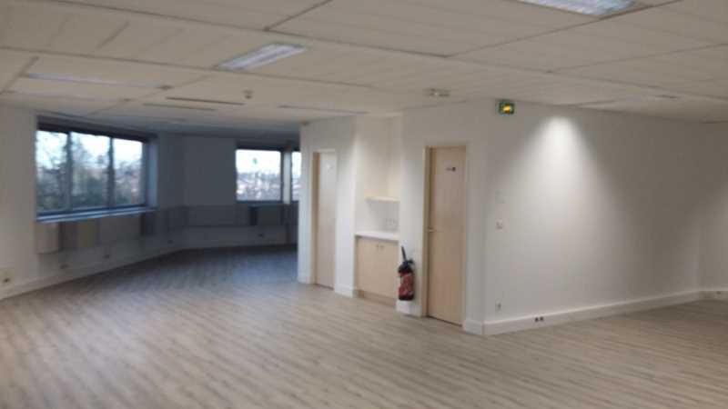 Photo du bien : à Vendre ou à Louer Bureaux 93160 NOISY LE GRAND offre 774360