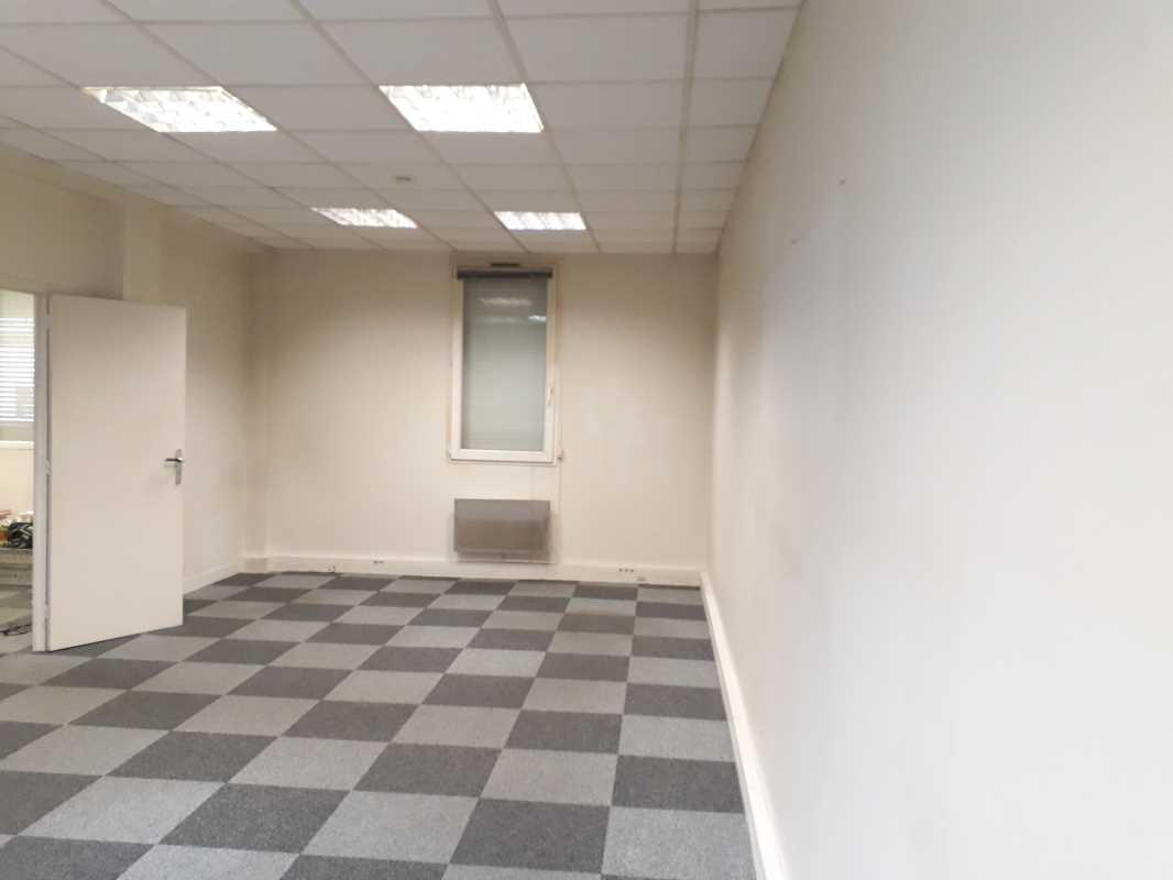 Photo du bien : à Louer Bureaux et Activités 93140 BONDY offre 774434