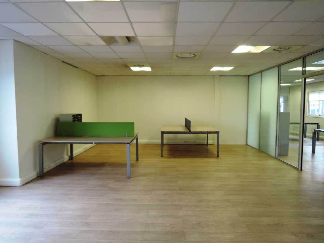 Photo du bien : à Vendre ou à Louer Bureaux et Activités 77340 PONTAULT COMBAULT offre (...)