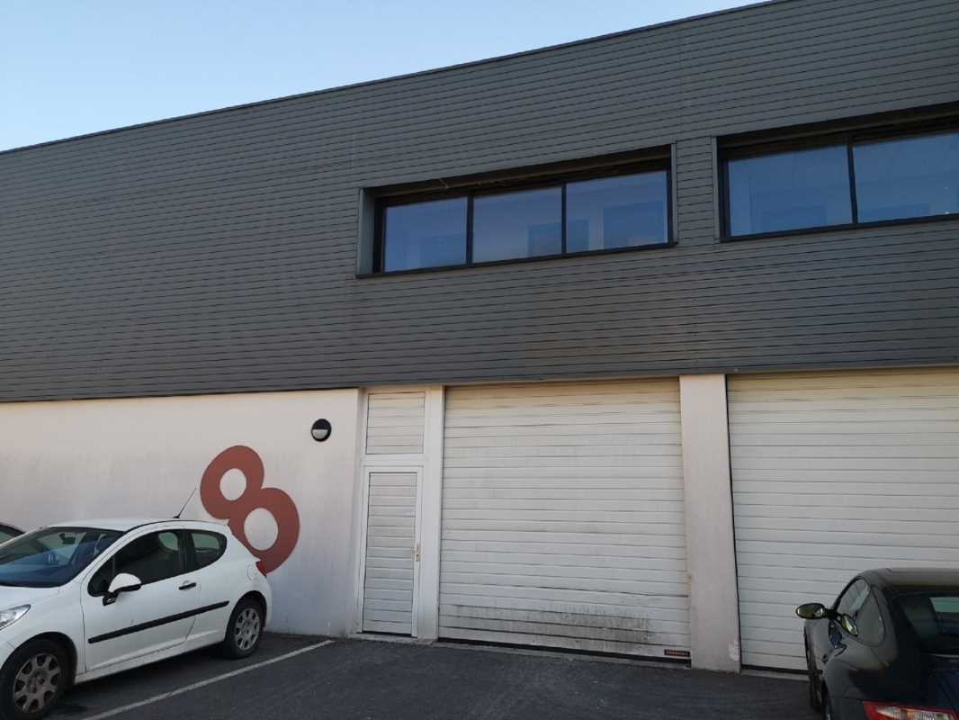 Photo du bien : à Vendre ou à Louer Locaux d'activité 93370 MONTFERMEIL offre (...)
