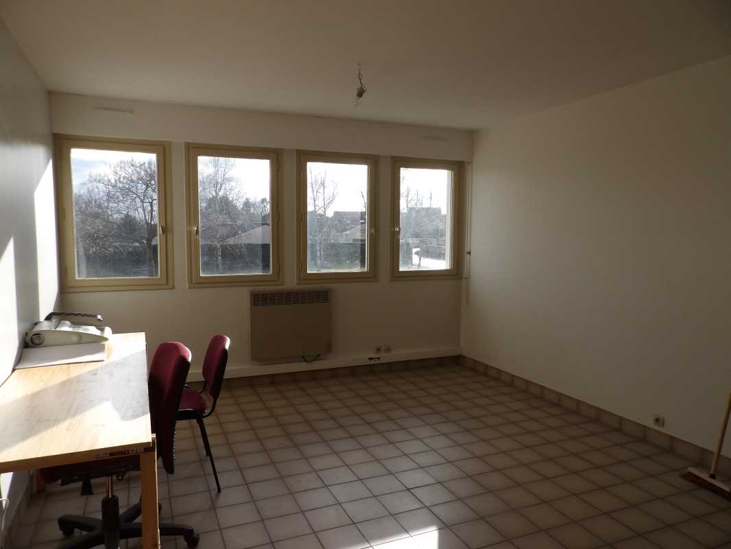 Photo du bien : à Louer Activités et Bureaux 78200 MAGNANVILLE offre 789097