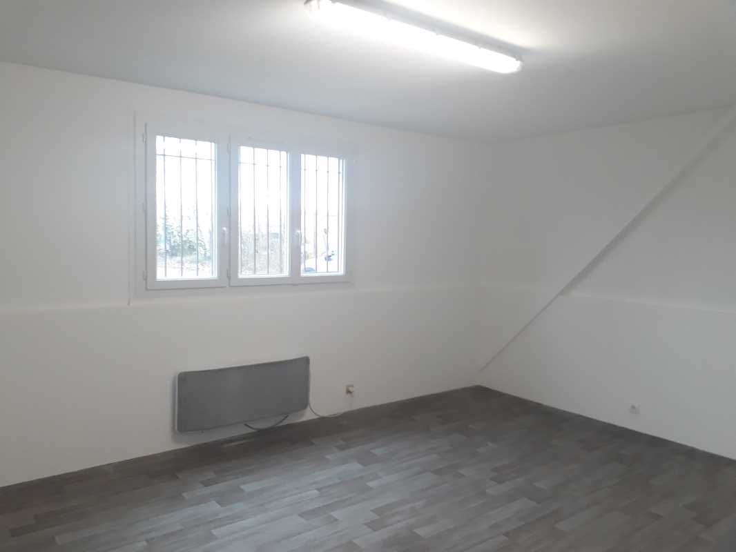 Photo du bien : à Louer Locaux d'activité 94430 CHENNEVIERES SUR MARNE offre (...)