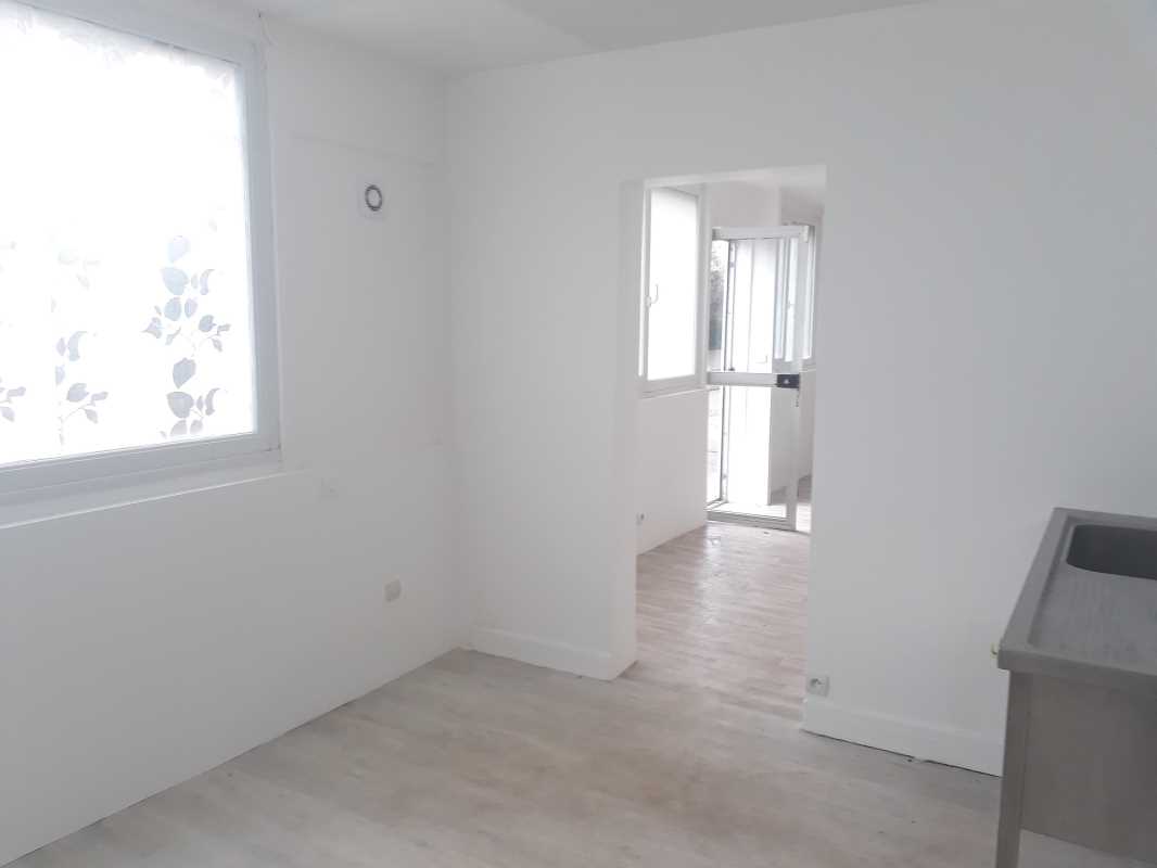 Photo du bien : à Louer Locaux d'activité 94430 CHENNEVIERES SUR MARNE offre (...)