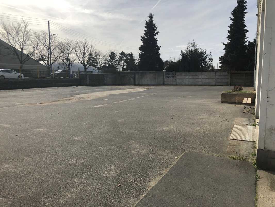 Photo du bien : à Louer Activités et Bureaux 78500 SARTROUVILLE offre 793316