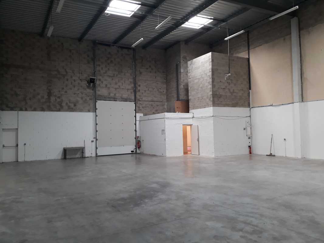 Photo du bien : à Louer Locaux d'activité 78114 MAGNY LES HAMEAUX offre 794666