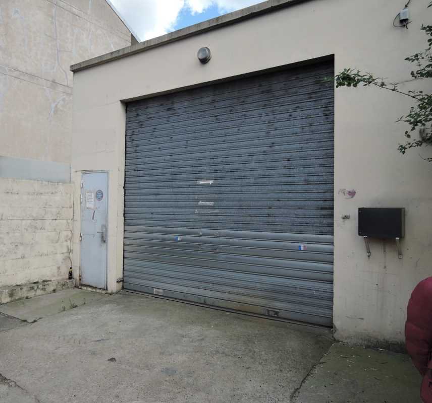 Photo du bien : à Vendre Entrepôt et Locaux d'activité 93300 AUBERVILLIERS offre (...)