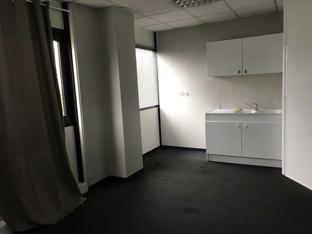 Photo du bien : à Louer Bureaux 33700 MERIGNAC offre 800192