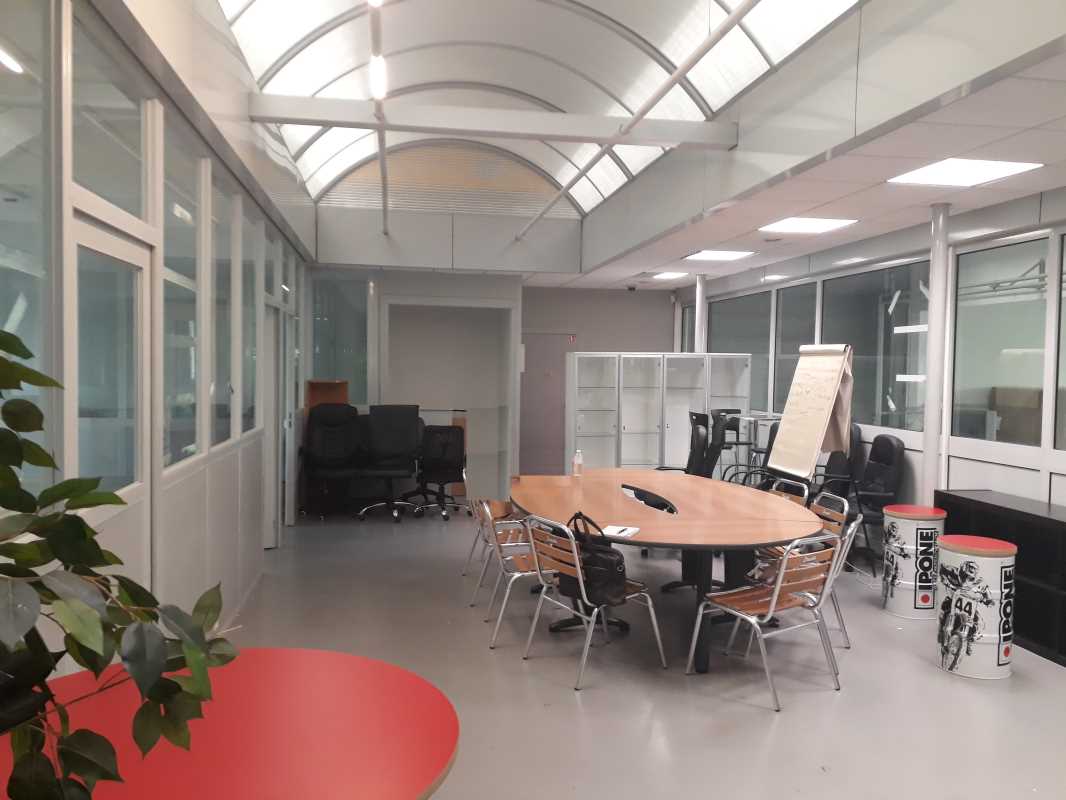 Photo du bien : à Louer Bureaux 78180 MONTIGNY LE BRETONNEUX offre 801288