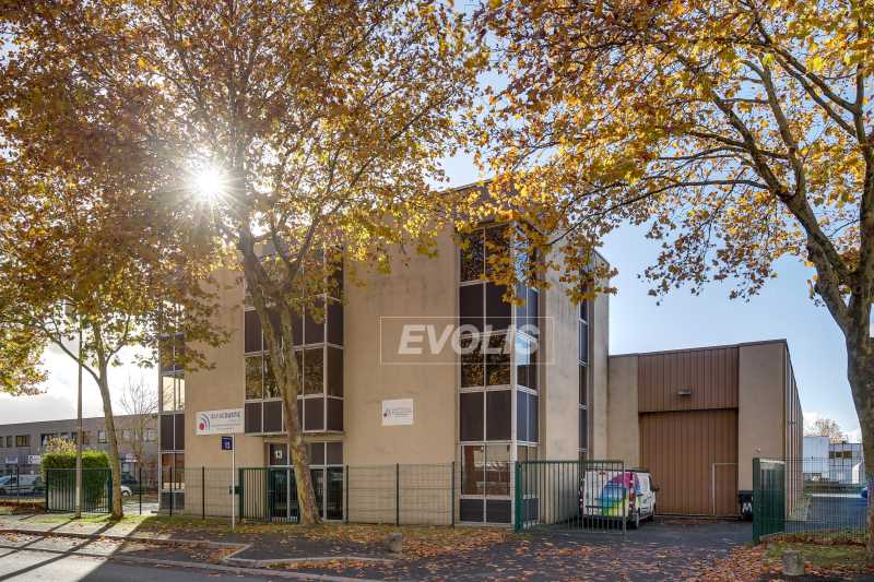Photo du bien : à Louer Entrepôt et Locaux d'activité 91070 BONDOUFLE offre (...)