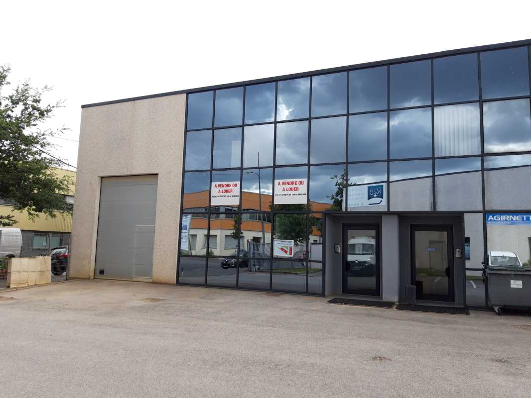 Photo du bien : à Vendre ou à Louer Locaux d'activité 91350 GRIGNY offre 811407