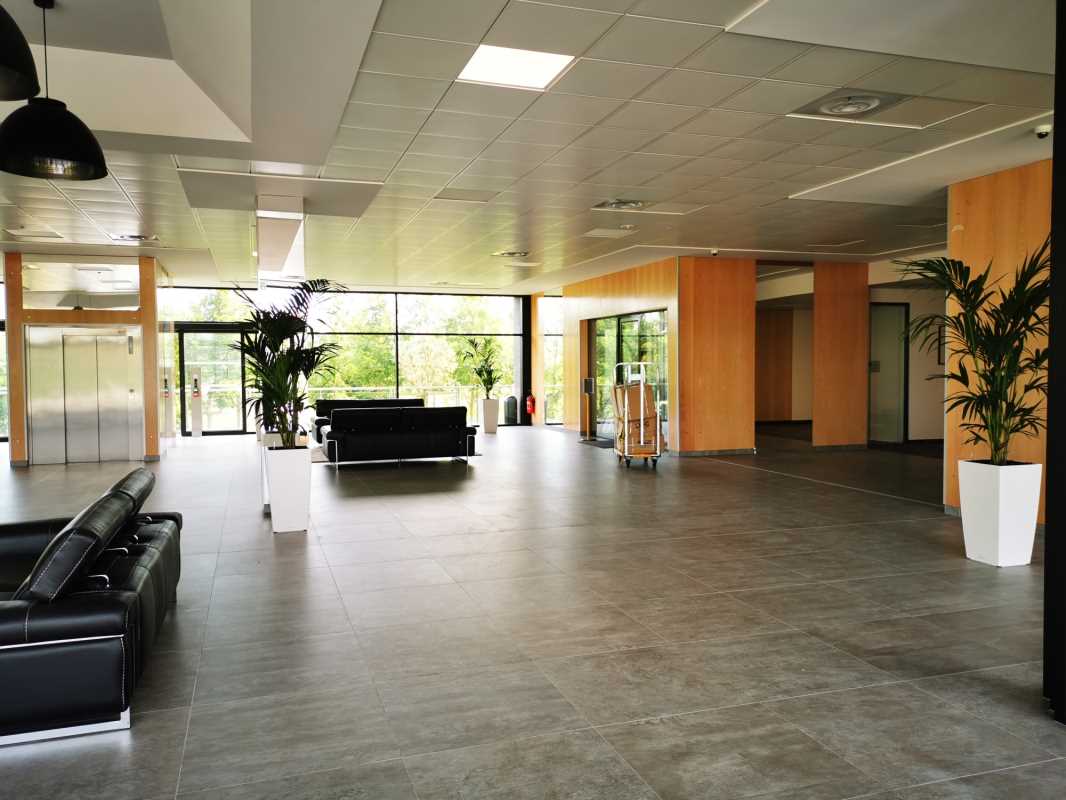 Photo du bien : à Vendre Bureaux 77600 JOSSIGNY offre 813057