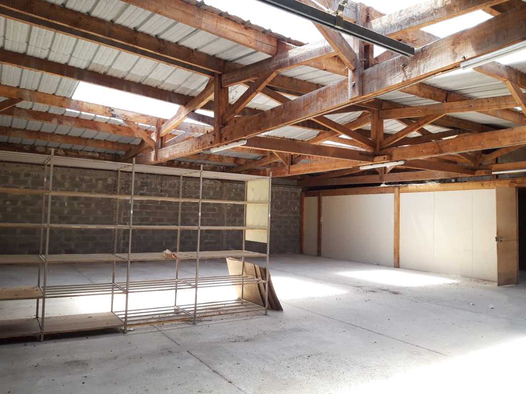 Photo du bien : à Vendre ou à Louer Activités et Bureaux 33560 SAINTE EULALIE offre (...)
