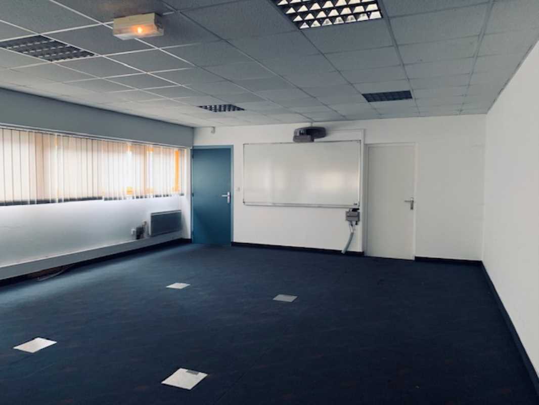 Photo du bien : à Louer Bureaux 95310 SAINT OUEN L'AUMONE offre 818170