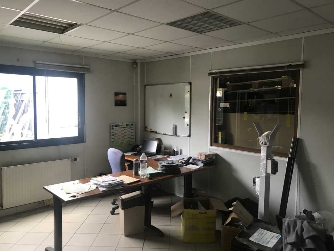 Photo du bien : à Louer Locaux d'activité 77170 BRIE COMTE ROBERT offre 827635