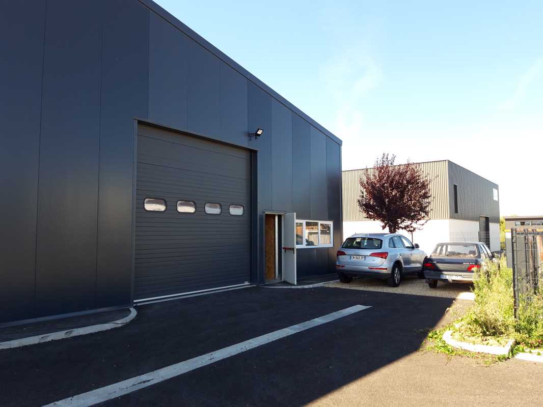 Photo du bien : à Louer Entrepôt et Locaux d'activité 91540 MENNECY offre (...)