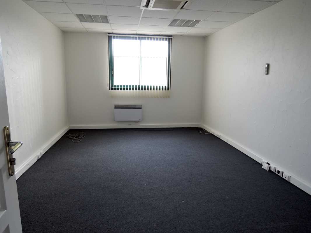 Photo du bien : à Louer Bureaux 77700 BAILLY ROMAINVILLIERS offre 830550