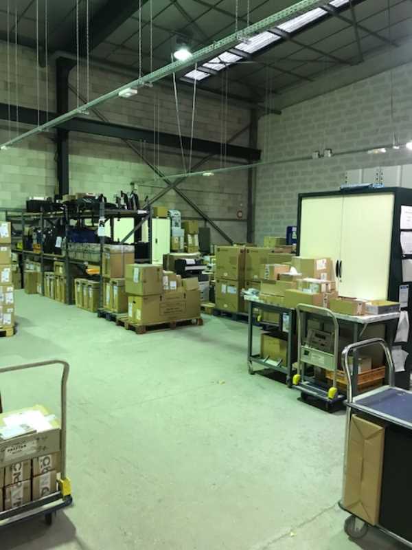 Photo du bien : à Louer Locaux d'activité 94430 CHENNEVIERES SUR MARNE offre (...)