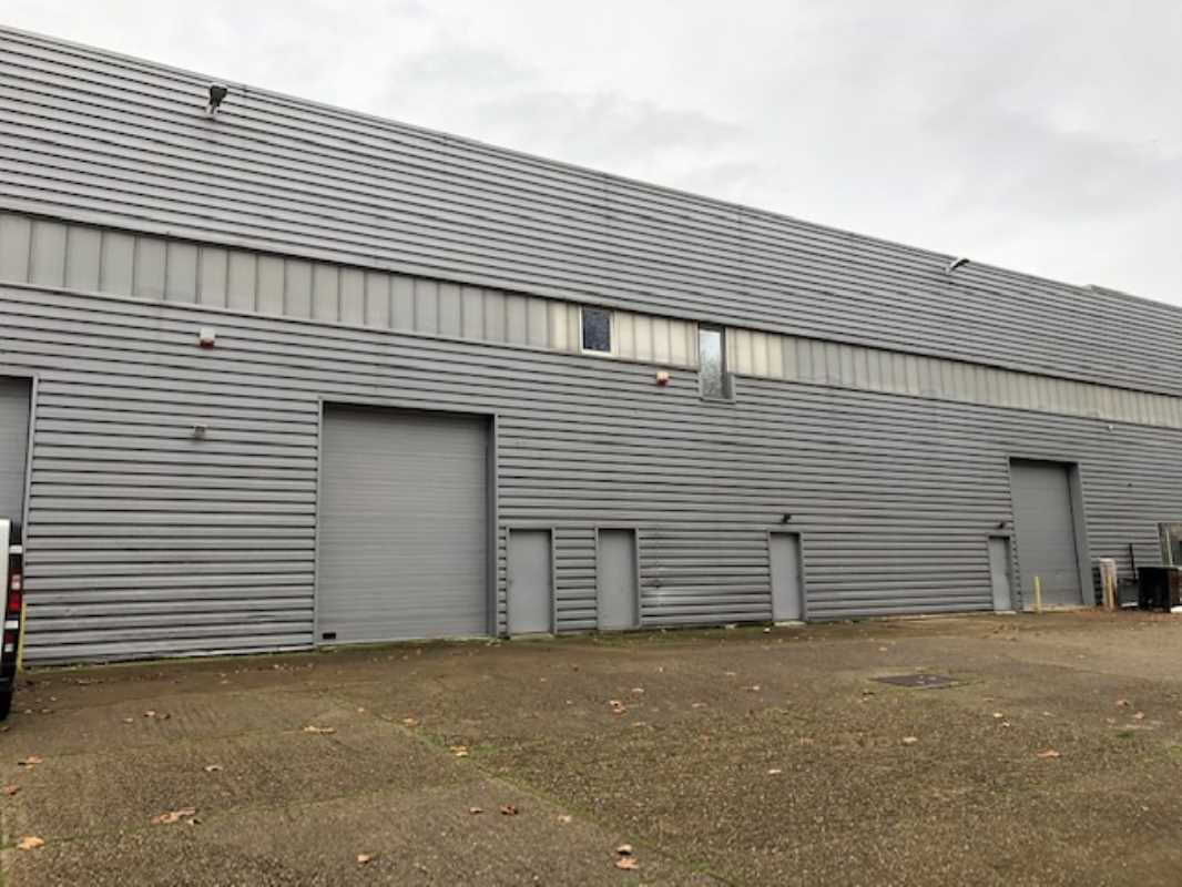 Photo du bien : à Louer Locaux d'activité 92390 VILLENEUVE LA GARENNE offre (...)