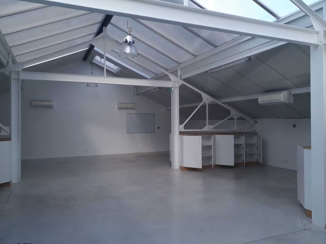 Photo du bien : à Vendre ou à Louer Activités et Bureaux 94100 SAINT MAUR DES FOSSES offre (...)