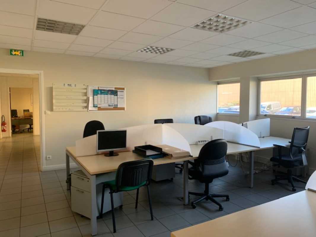 Photo du bien : à Louer Entrepôt et Bureaux 95310 SAINT OUEN L'AUMONE offre (...)