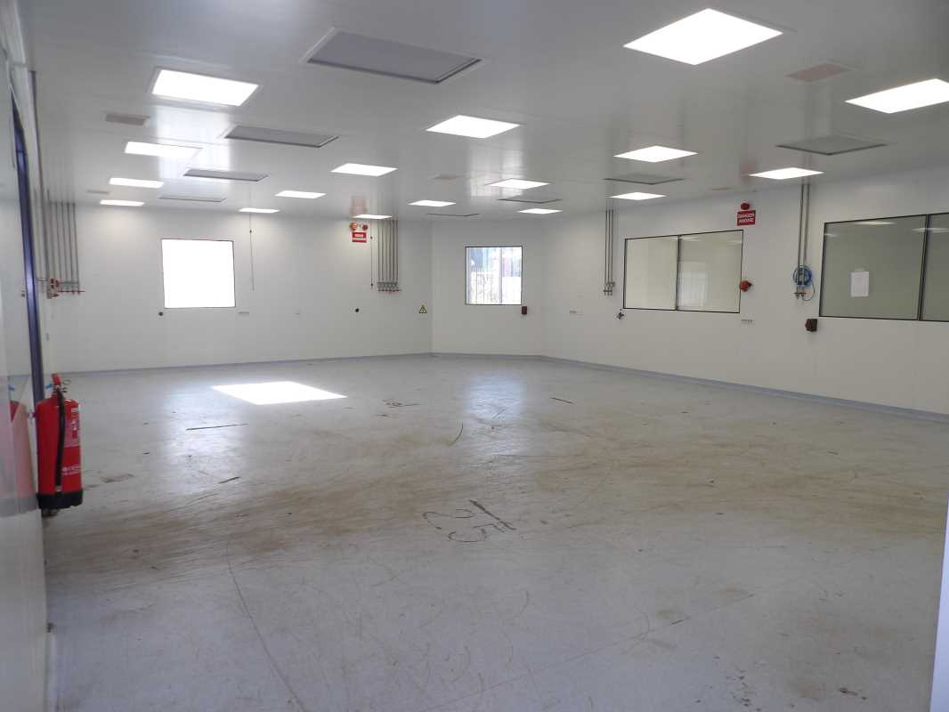 Photo du bien : à Vendre Locaux d'activité 78410 AUBERGENVILLE offre 857516