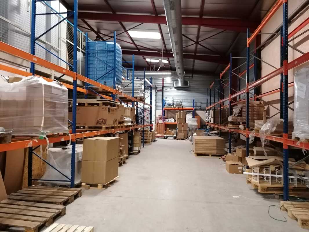 Photo du bien : à Vendre ou à Louer Locaux d'activité 34130 MAUGUIO offre (...)