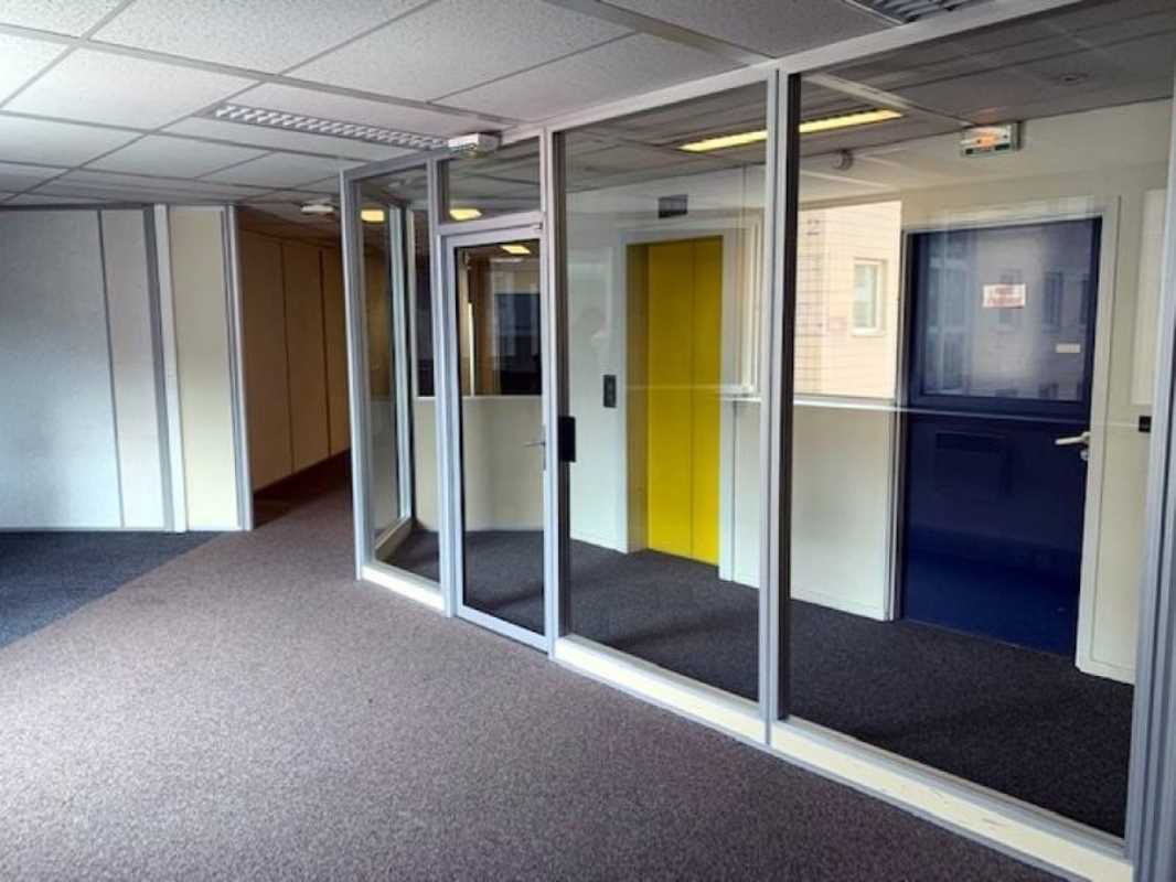 Photo du bien : à Louer Bureaux 78180 MONTIGNY LE BRETONNEUX offre 860788