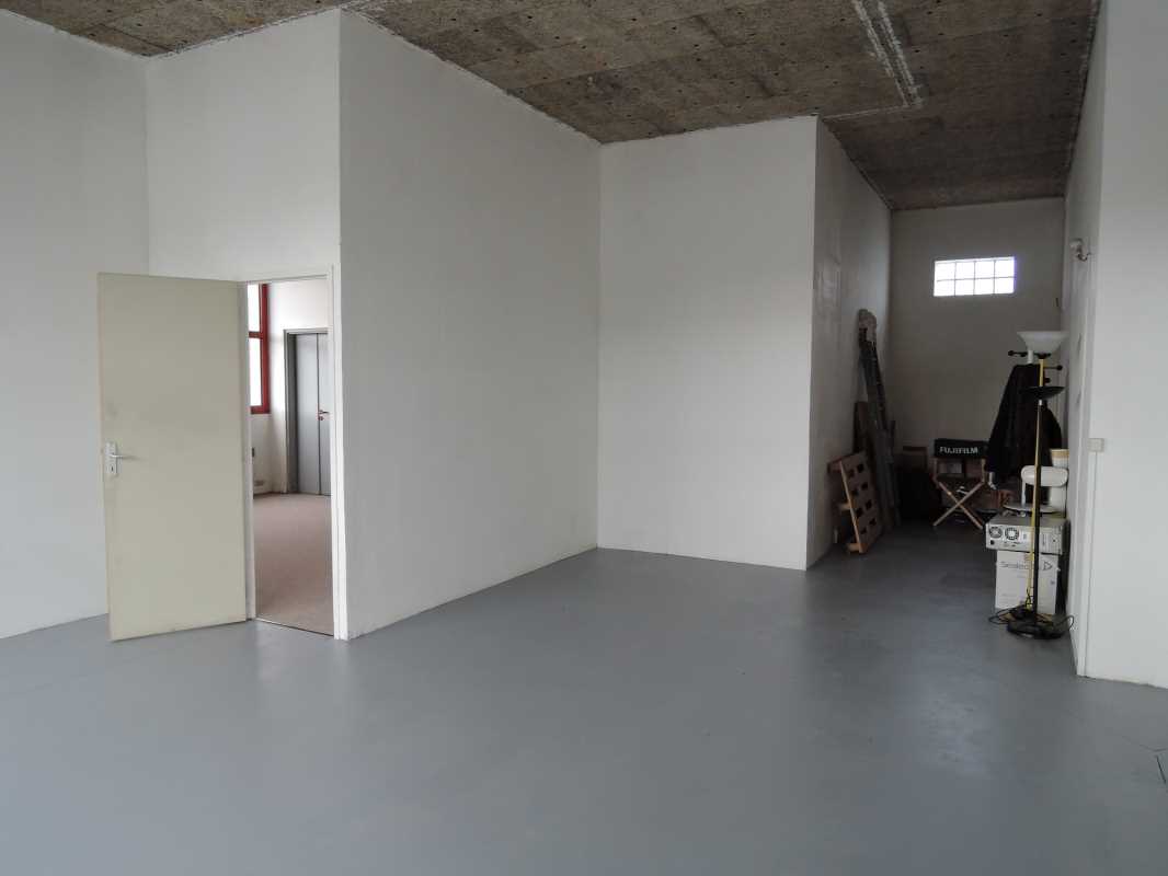 Photo du bien : à Vendre Activités et Bureaux 77580 CRECY LA CHAPELLE offre 861839