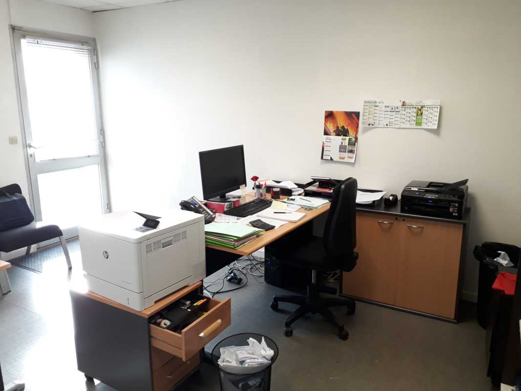 Photo du bien : à Louer Bureaux et Activités 33185 LE HAILLAN offre 864897