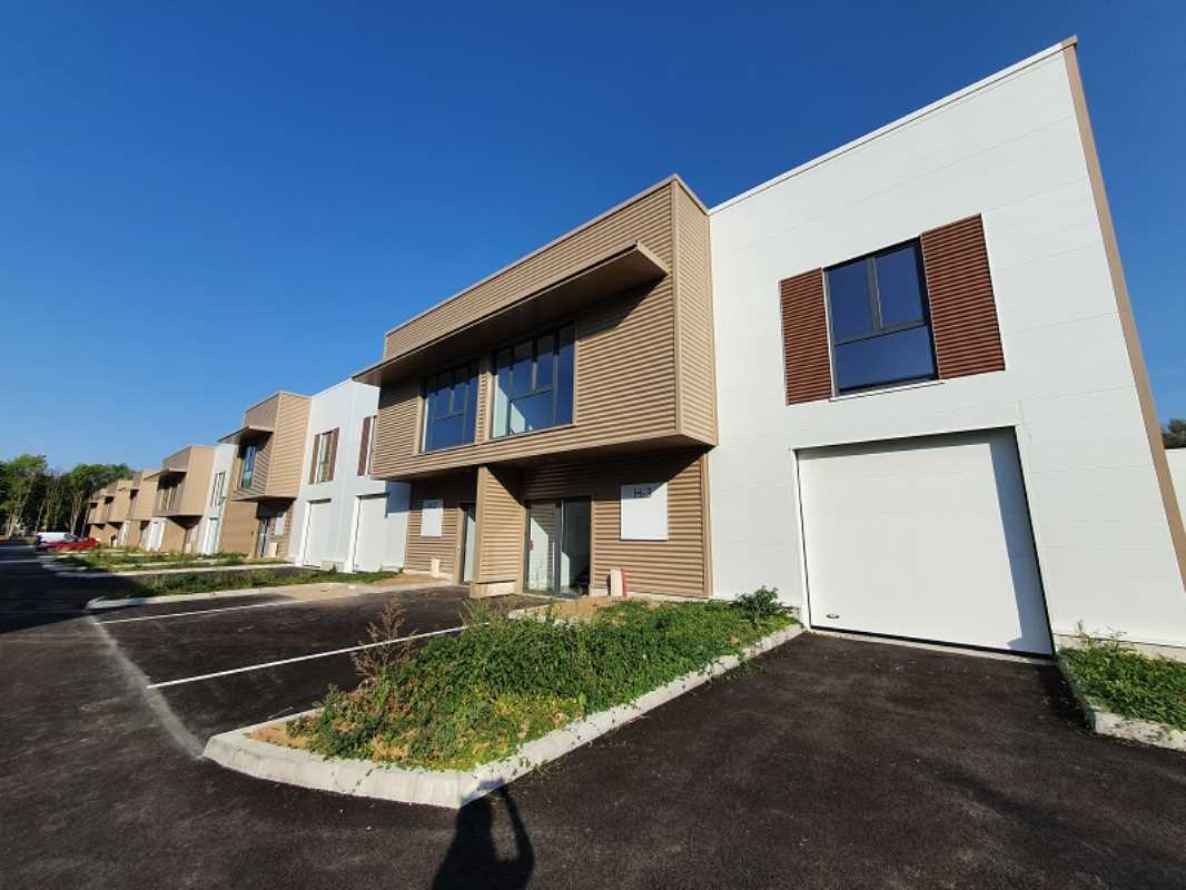 Photo du bien : à Louer Locaux d'activité 77600 BUSSY SAINT GEORGES offre (...)