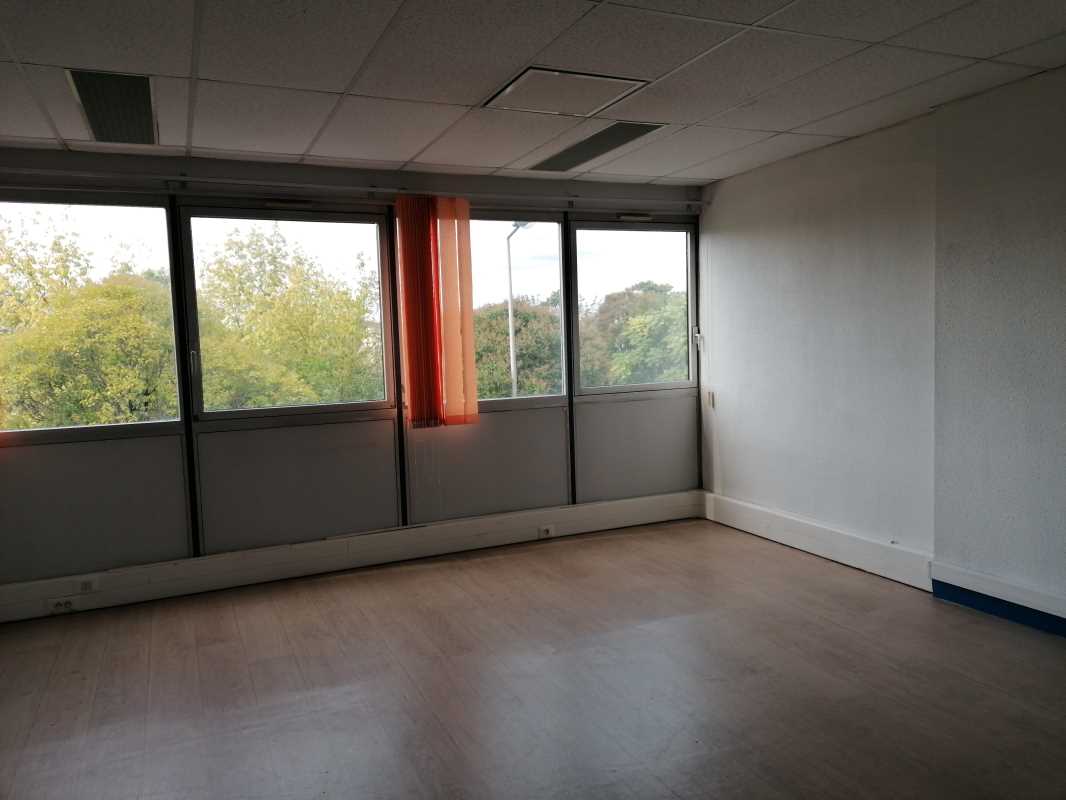 Photo du bien : à Louer Bureaux 33700 MERIGNAC offre 910960