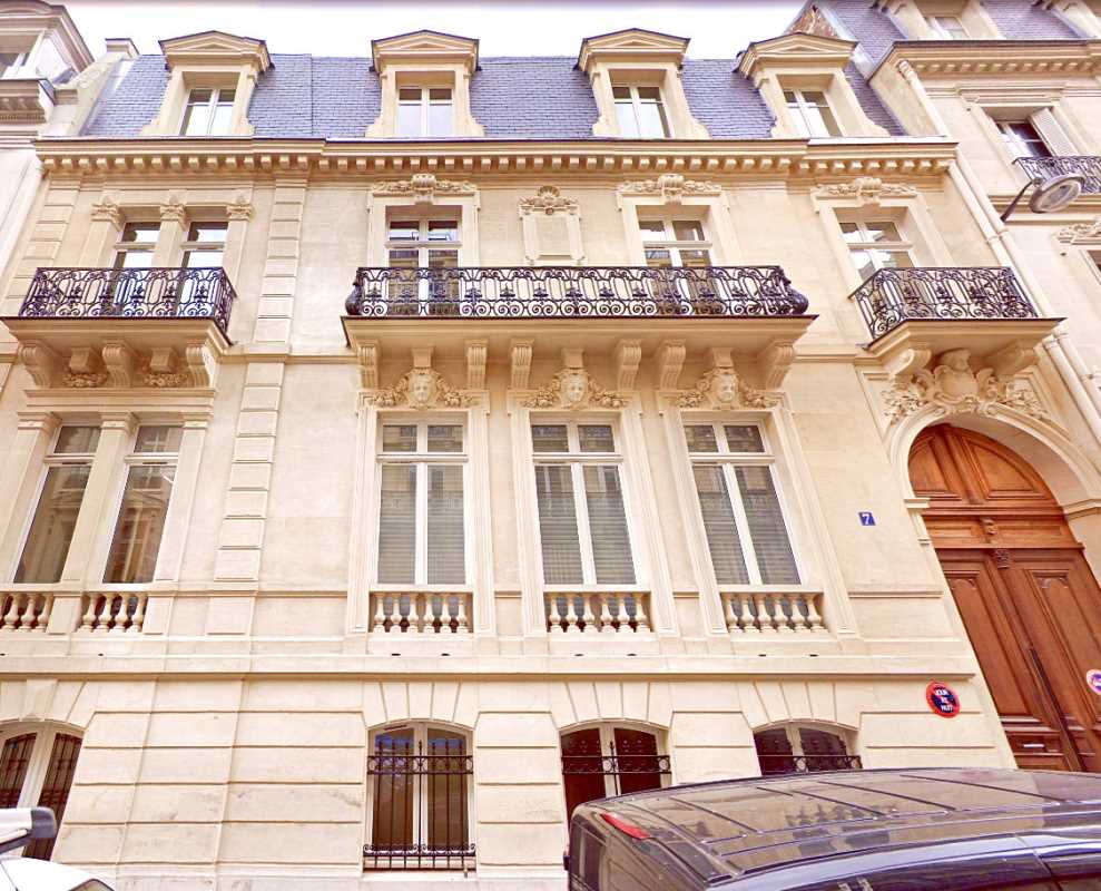 Bureaux de 890 m² À louer à Paris 16e Arrondissement