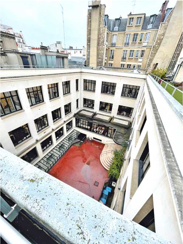Bureaux de 2250 m² À louer à Paris 17e Arrondissement