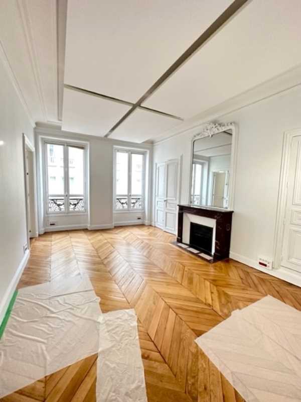 Bureaux de 416 m² À louer à Paris 8e Arrondissement