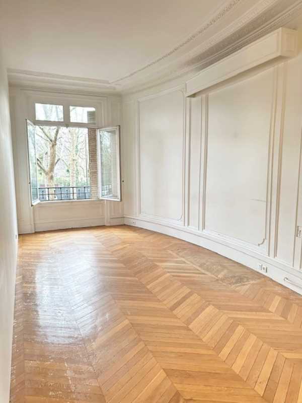 Bureaux de 408 m² À louer à Paris 17e Arrondissement