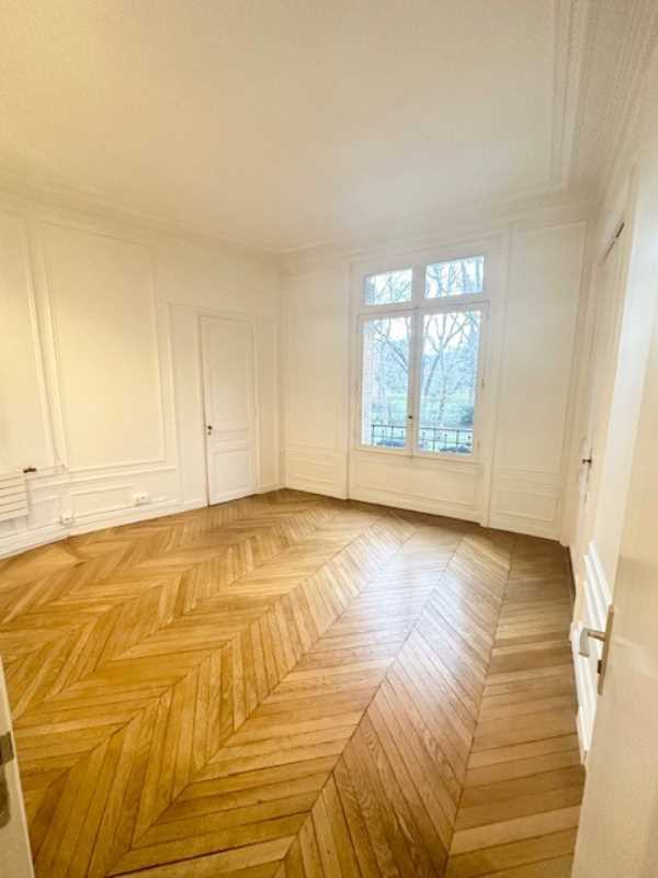 Bureaux de 408 m² À louer à Paris 17e Arrondissement