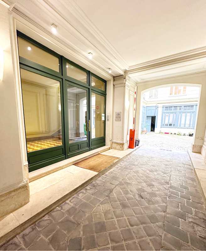 Bureaux de 264 m² À louer à Paris 8e Arrondissement