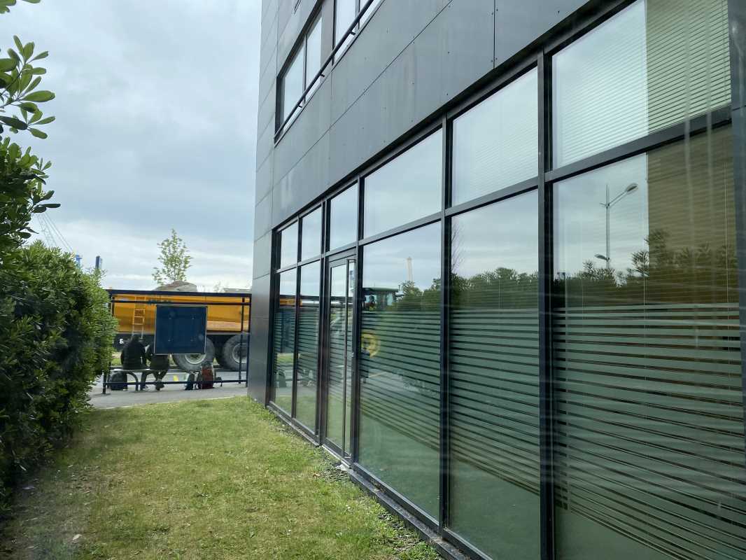 Visuel 2 de l'annonce : BUREAUX154 M² A LOUER PORTE  DECOMERCE AVEC ESPACE EXTERIEUR