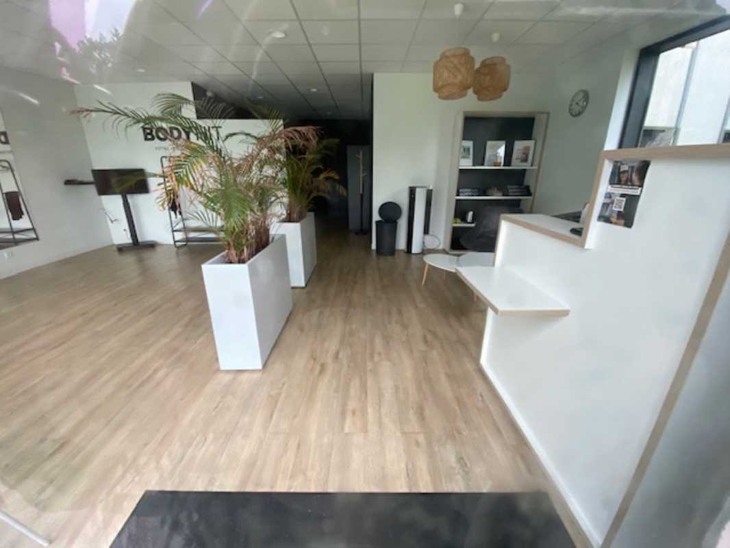 Visuel 3 de l'annonce : A VENDRE A LOUER CELLULE COMMERCIALE POUL AR FEUNTEUN 167 M² 