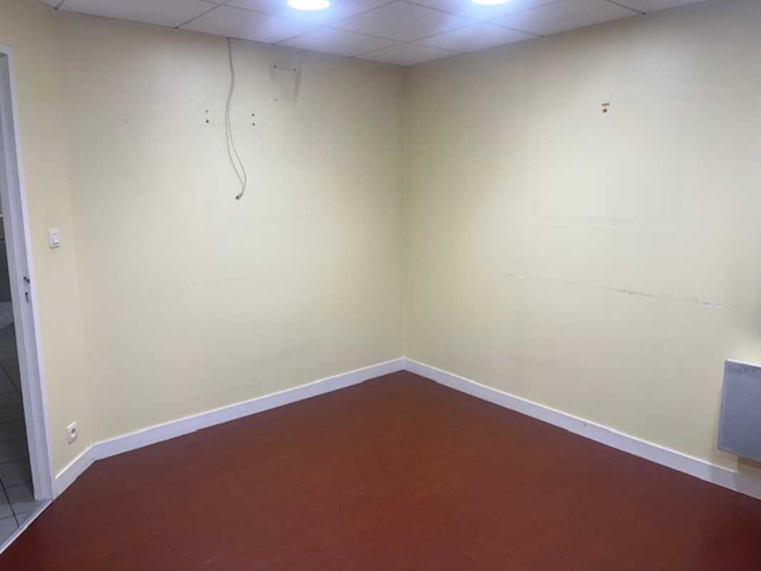 Visuel 2 de l'annonce : A LOUER A VENDRE - PROCHE JAURES - LOCAUX PROFESSIONNELS 164 m²