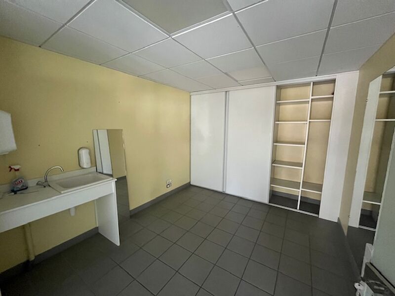 Visuel 3 de l'annonce : A LOUER A VENDRE - PROCHE JAURES - LOCAUX PROFESSIONNELS 164 m²