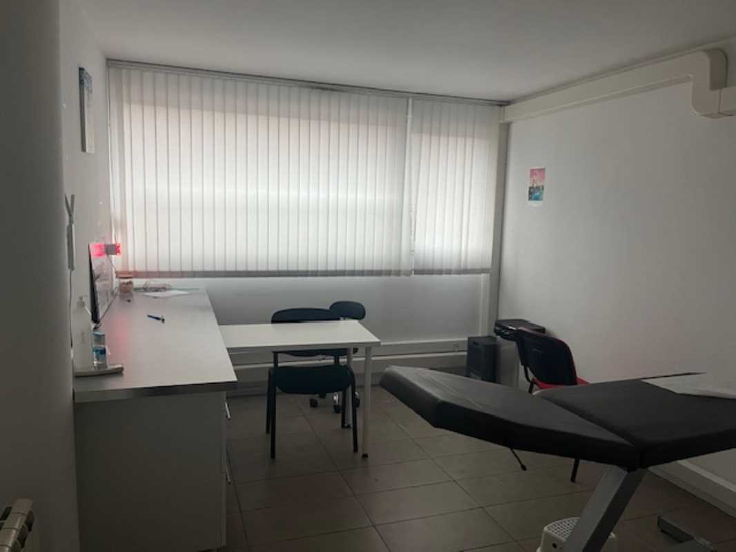 Visuel 4 de l'annonce : A LOUER - BUREAUX SPACIEUX ET FONCTIONNELS - 210 M²