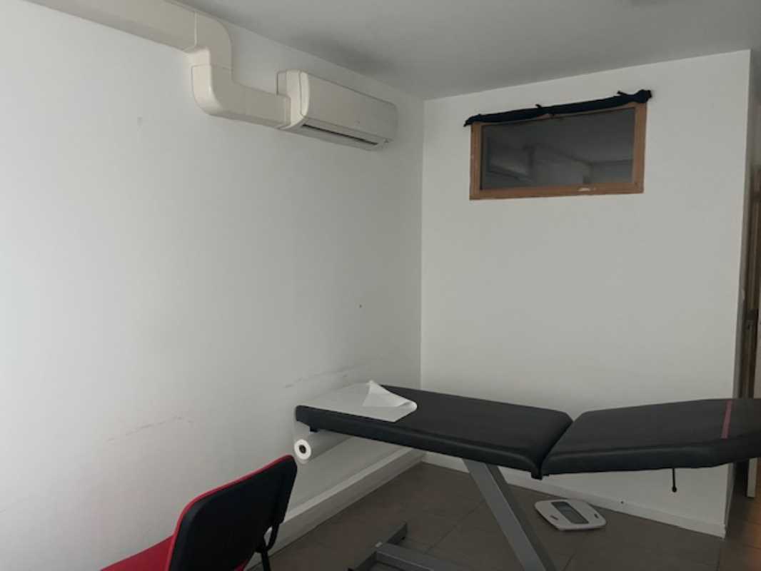 Visuel 5 de l'annonce : A LOUER - BUREAUX SPACIEUX ET FONCTIONNELS - 210 M²