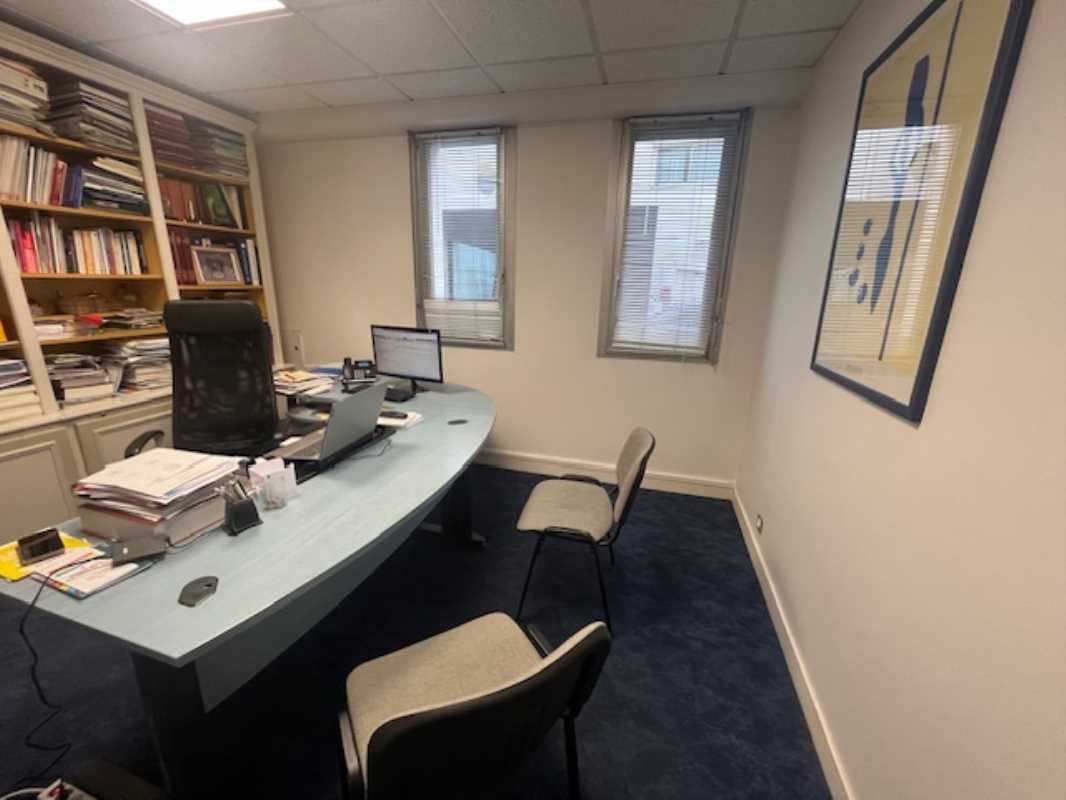 Visuel 2 de l'annonce : LOCAL PROFESSIONNEL - 195 M² - HYPER CENTRE BREST