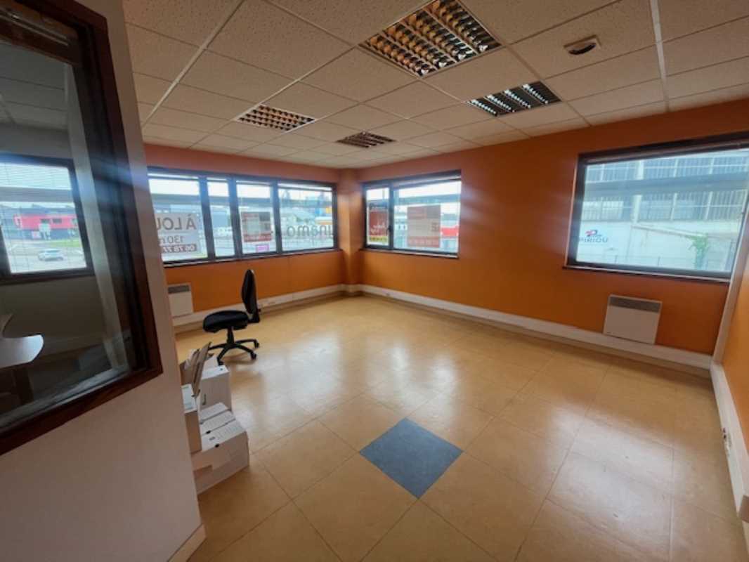 A VENDRE - A LOUER - BUREAUX DE 130 M² - PORT DE COMMERCE DE BREST