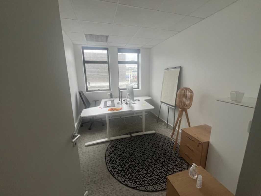 Visuel 4 de l'annonce : A LOUER PLATEAU DE BUREAUX 154 M² PORT DE COMMERCE