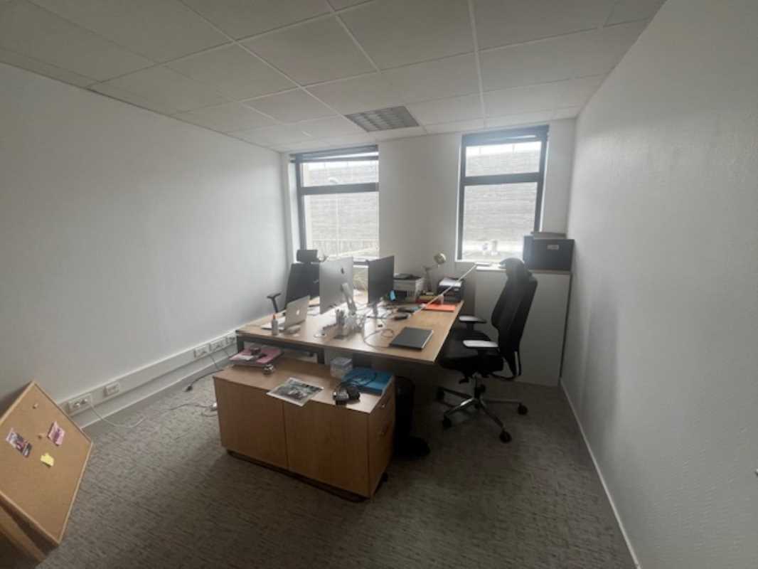 Visuel 5 de l'annonce : A LOUER PLATEAU DE BUREAUX 154 M² PORT DE COMMERCE