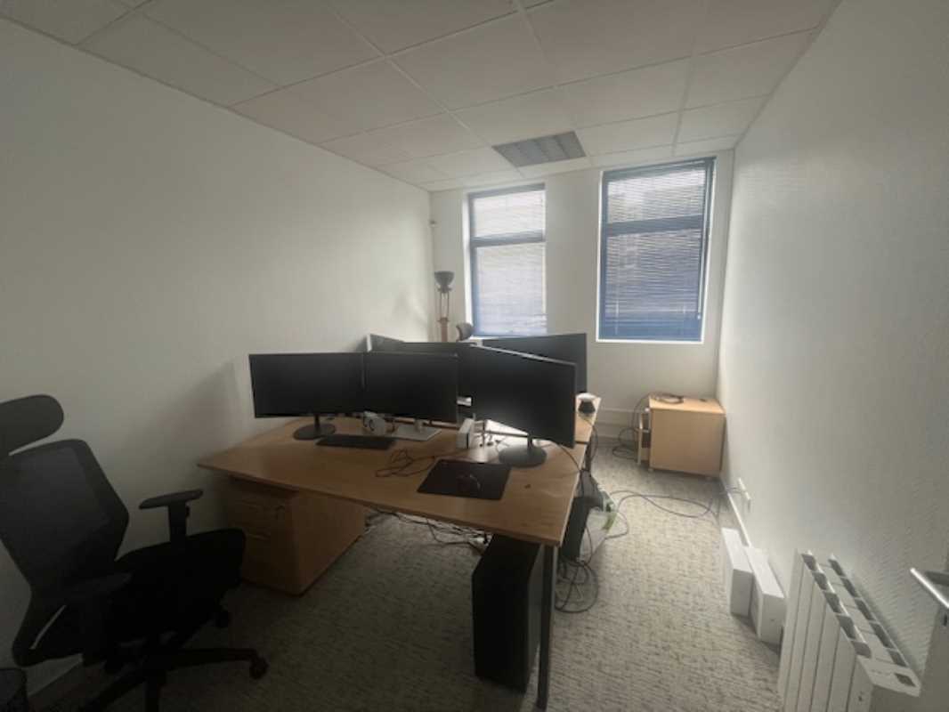 Visuel 13 de l'annonce : A LOUER PLATEAU DE BUREAUX 154 M² PORT DE COMMERCE
